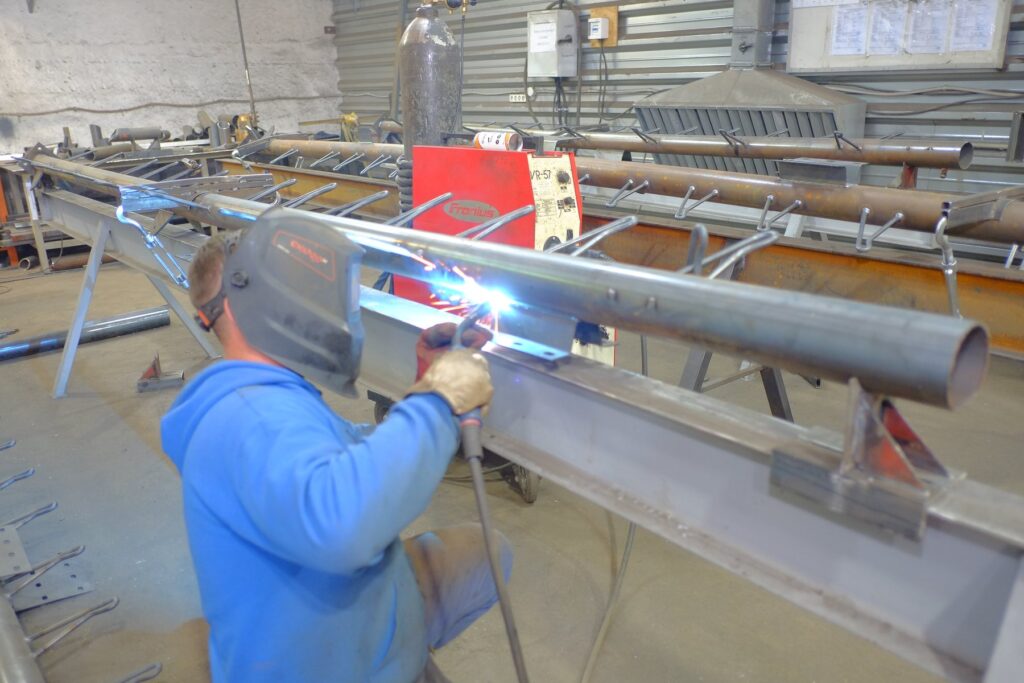 Fertigung einer Metallkonstruktion durch Schweißen